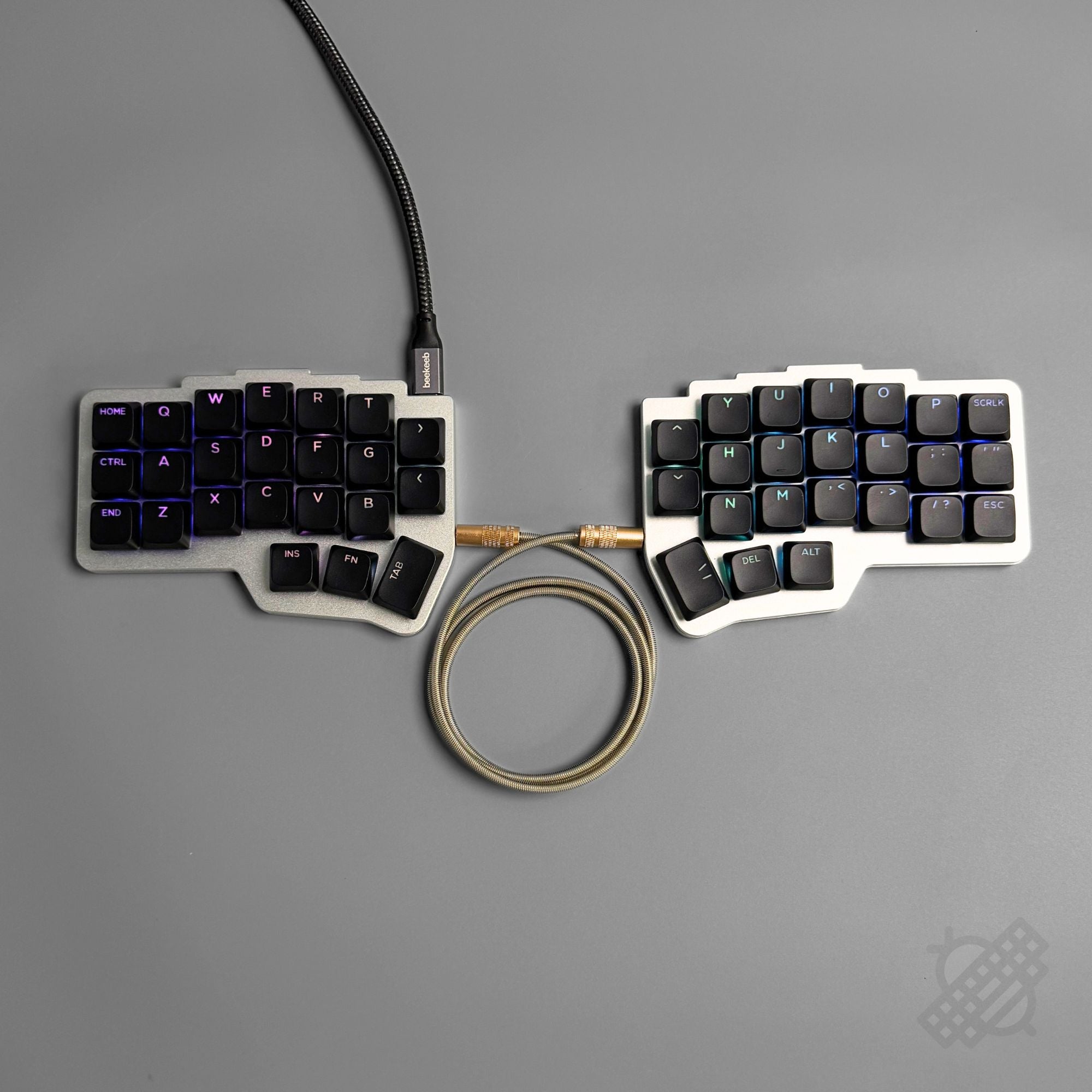 Pre-soldered Corne v4 Choc v2 with Aluminum 2-way Case Wired Split