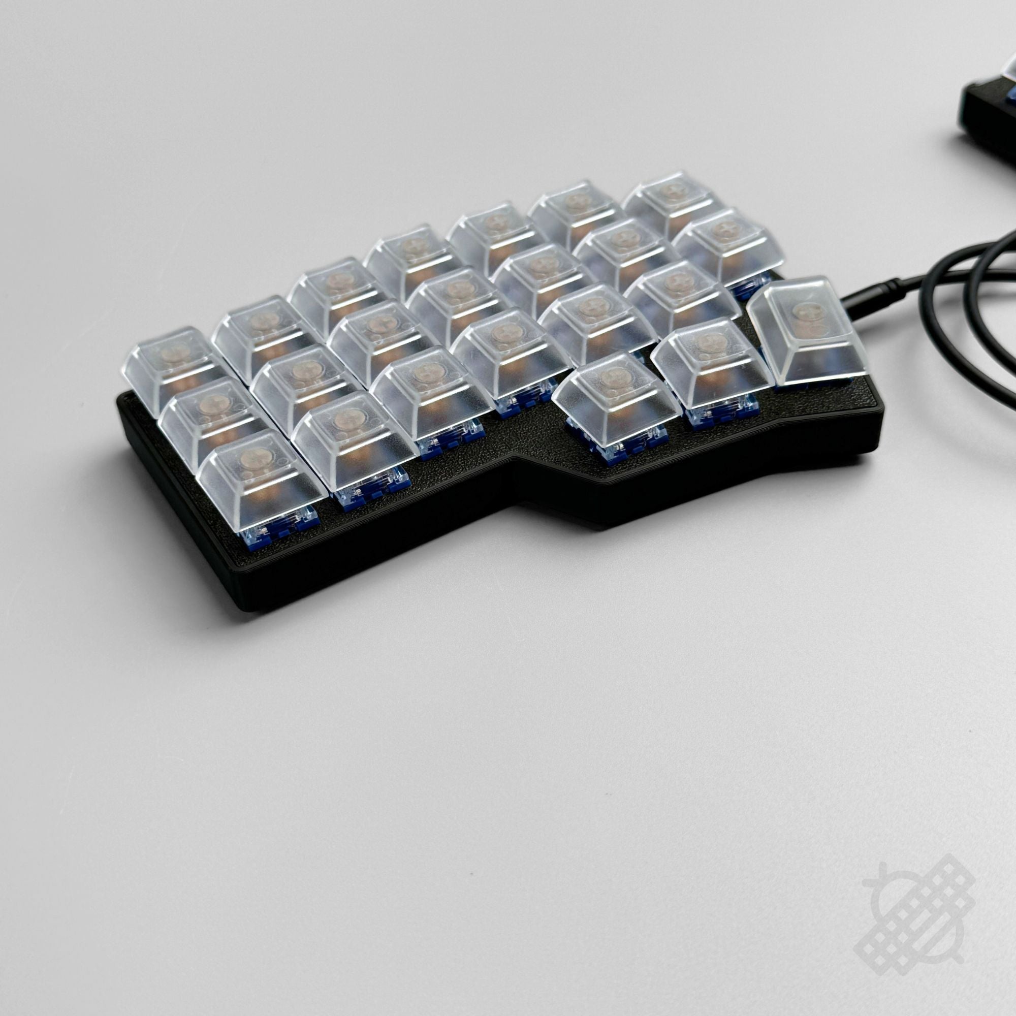 Pre-soldered Corne v4 MX Split Wired Keyboard – beekeeb