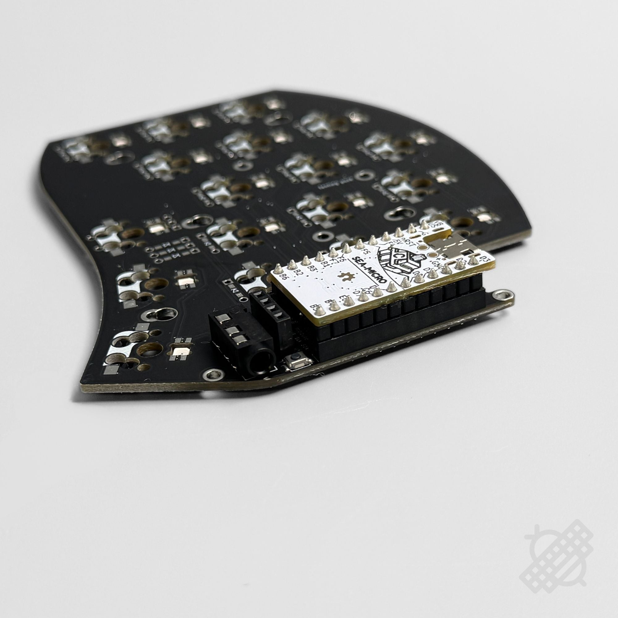 Pre-soldered Swoop Wired Split Keyboard - Thumbnail 5