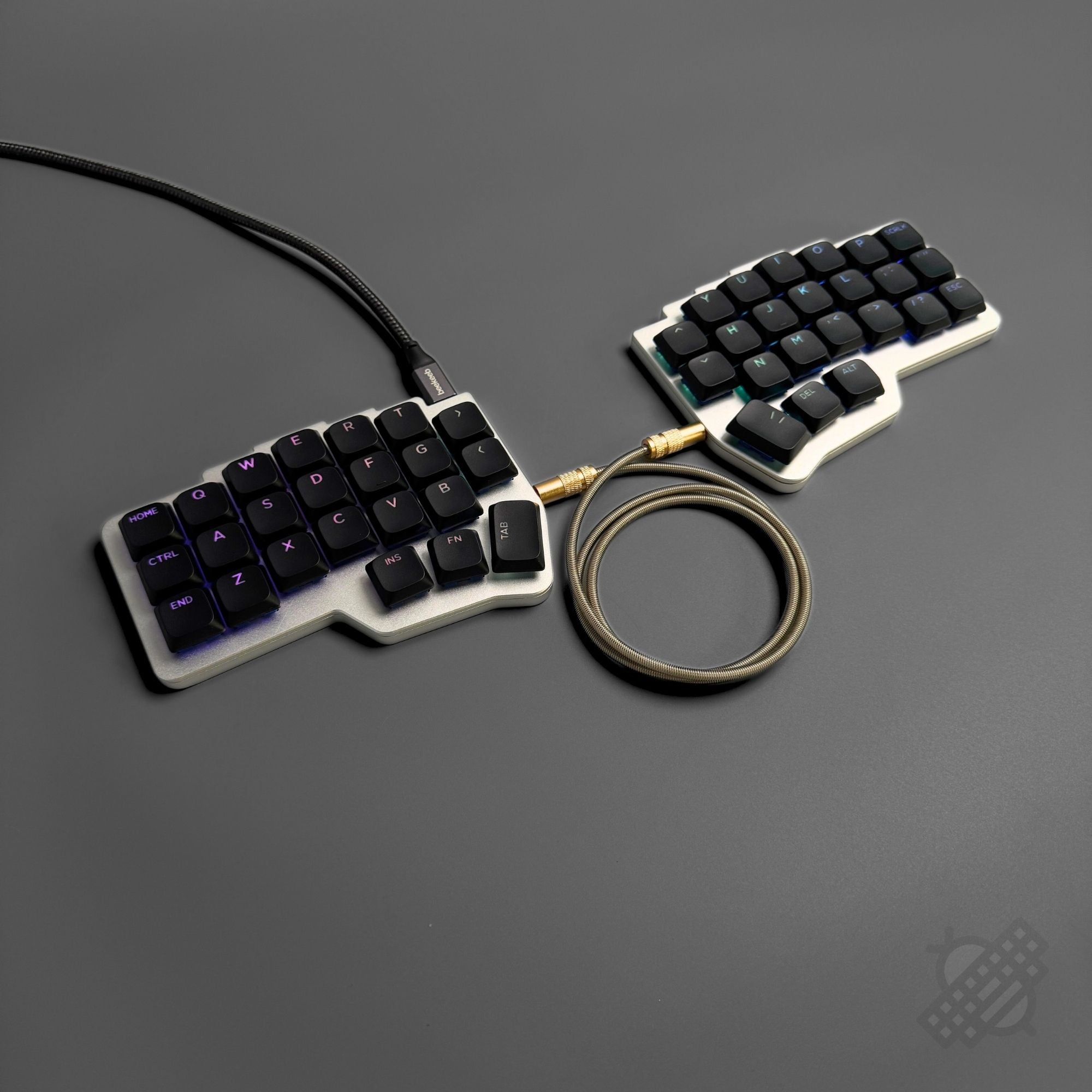 Pre-soldered Corne v4 Choc v2 with Aluminum 2-way Case Wired Split Keyboard