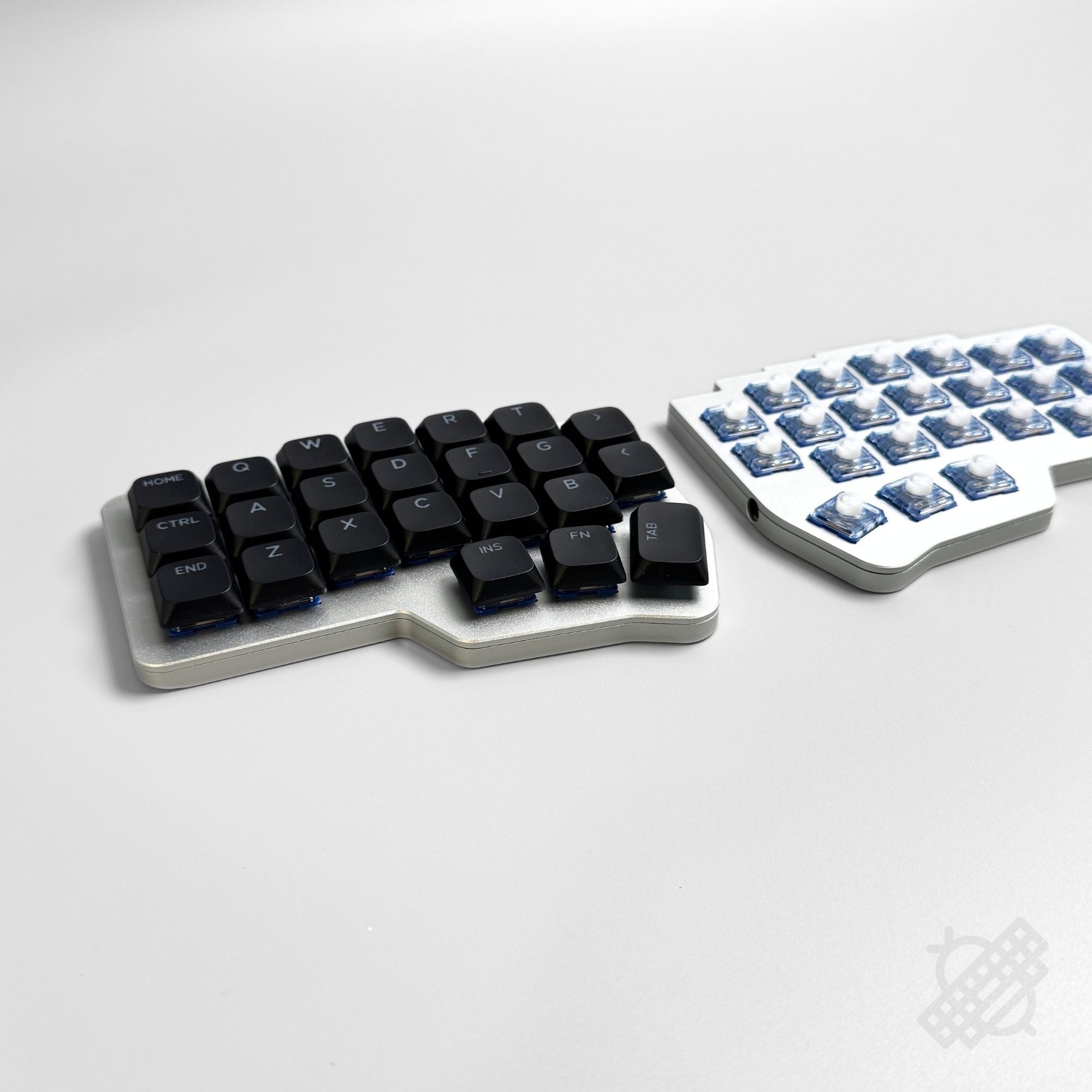 Pre-soldered Corne v4 Choc v2 with Aluminum 2-way Case Wired Split