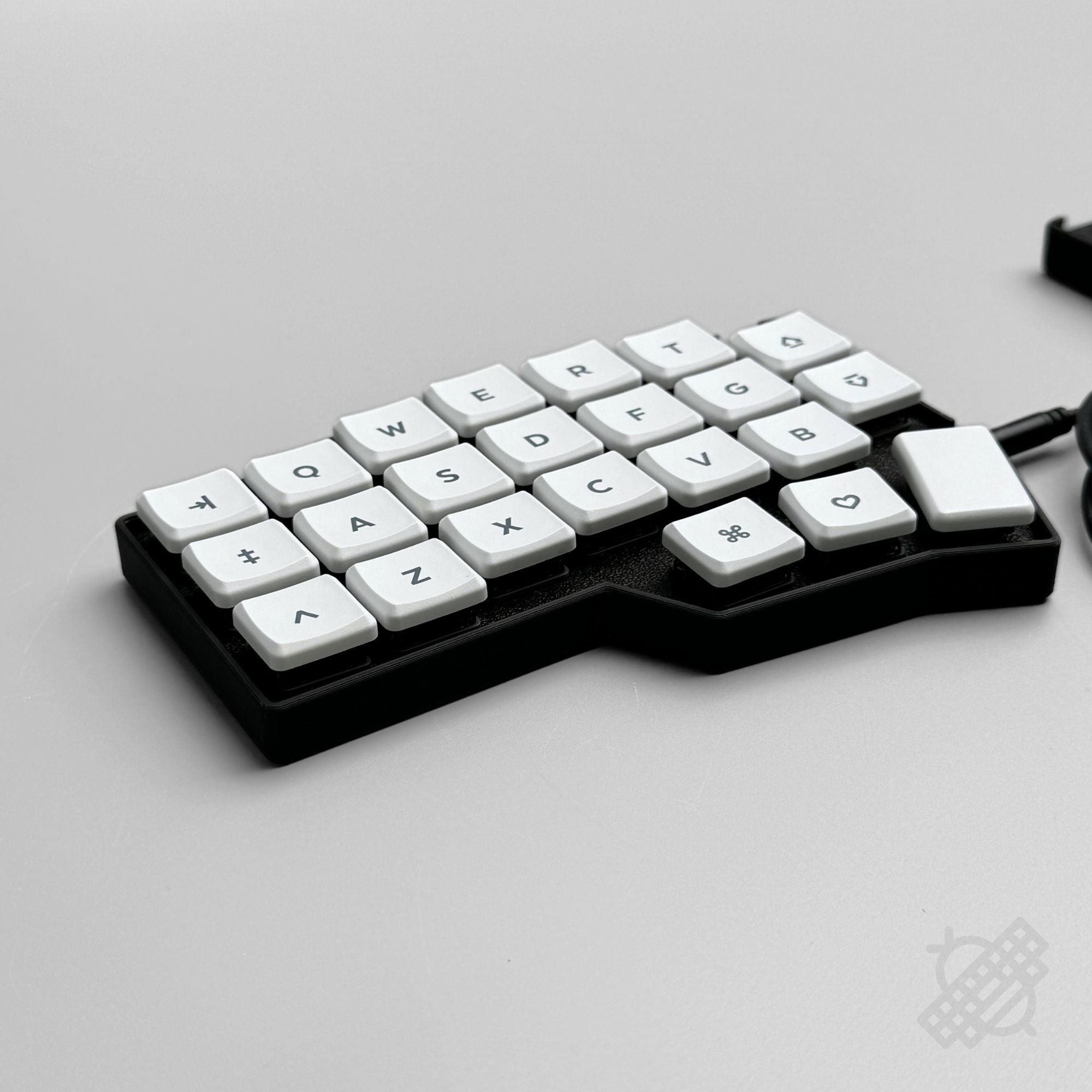 Pre-soldered Corne v4 Choc v1 Low Profile Split Wired Keyboard - Thumbnail 3