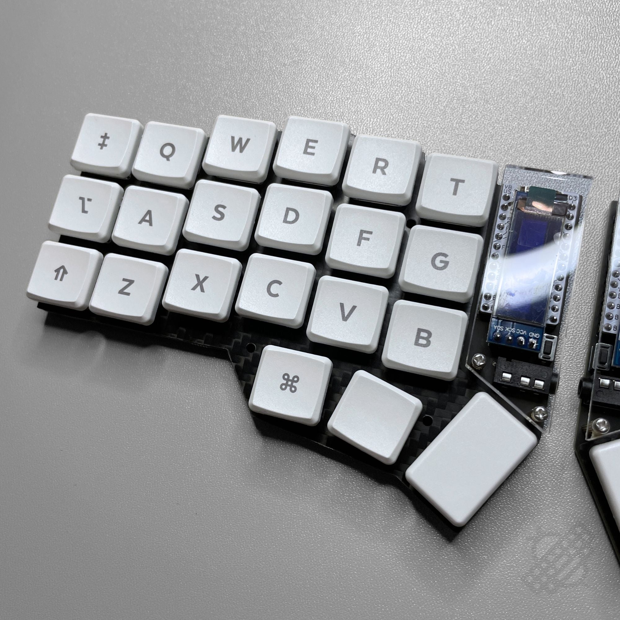Pre-soldered Corne v3.0 Choc Low Profile Split Wired Keyboard - Thumbnail 4