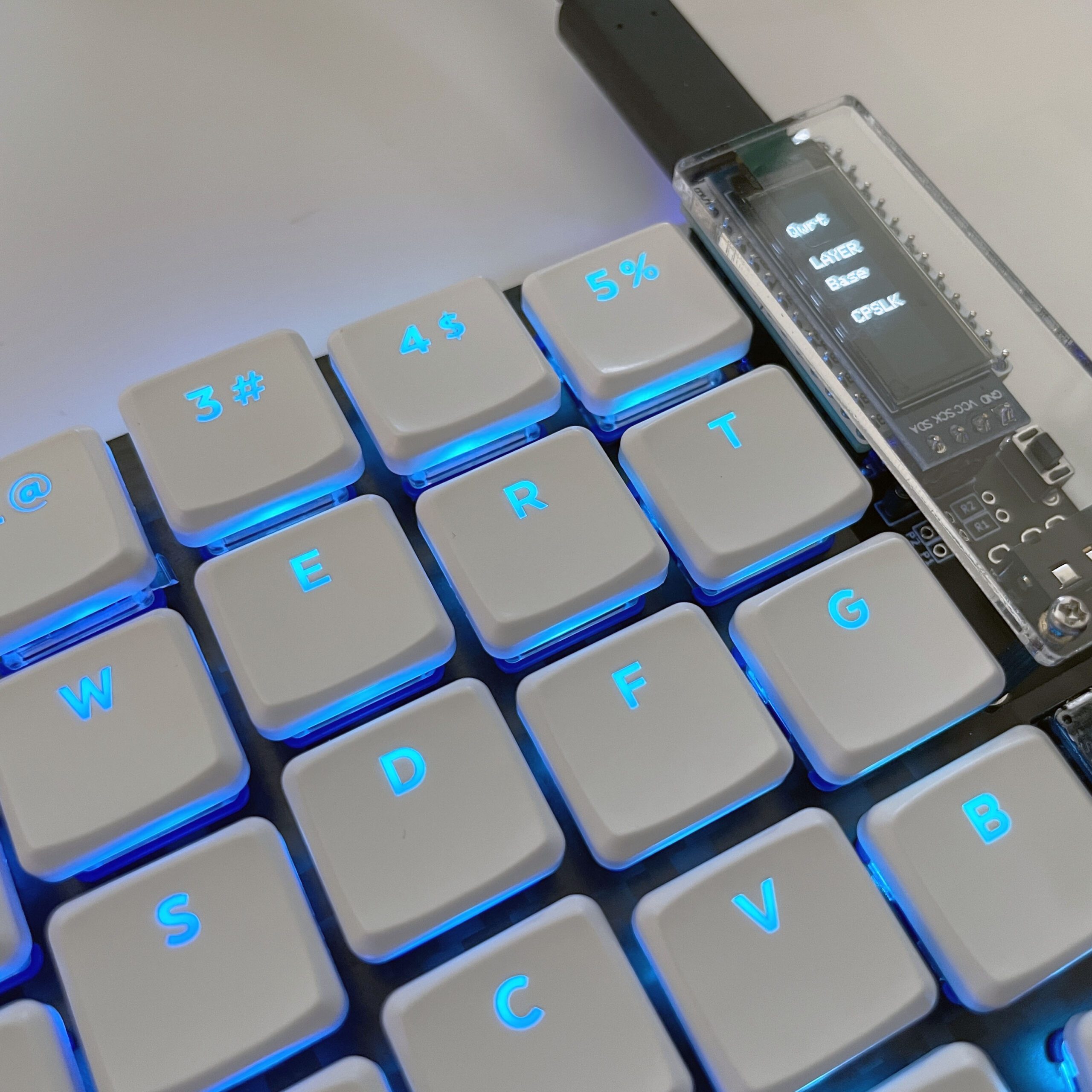 MBK Legend‡ Glow R2 White Keycap Set with Keycap Puller demo