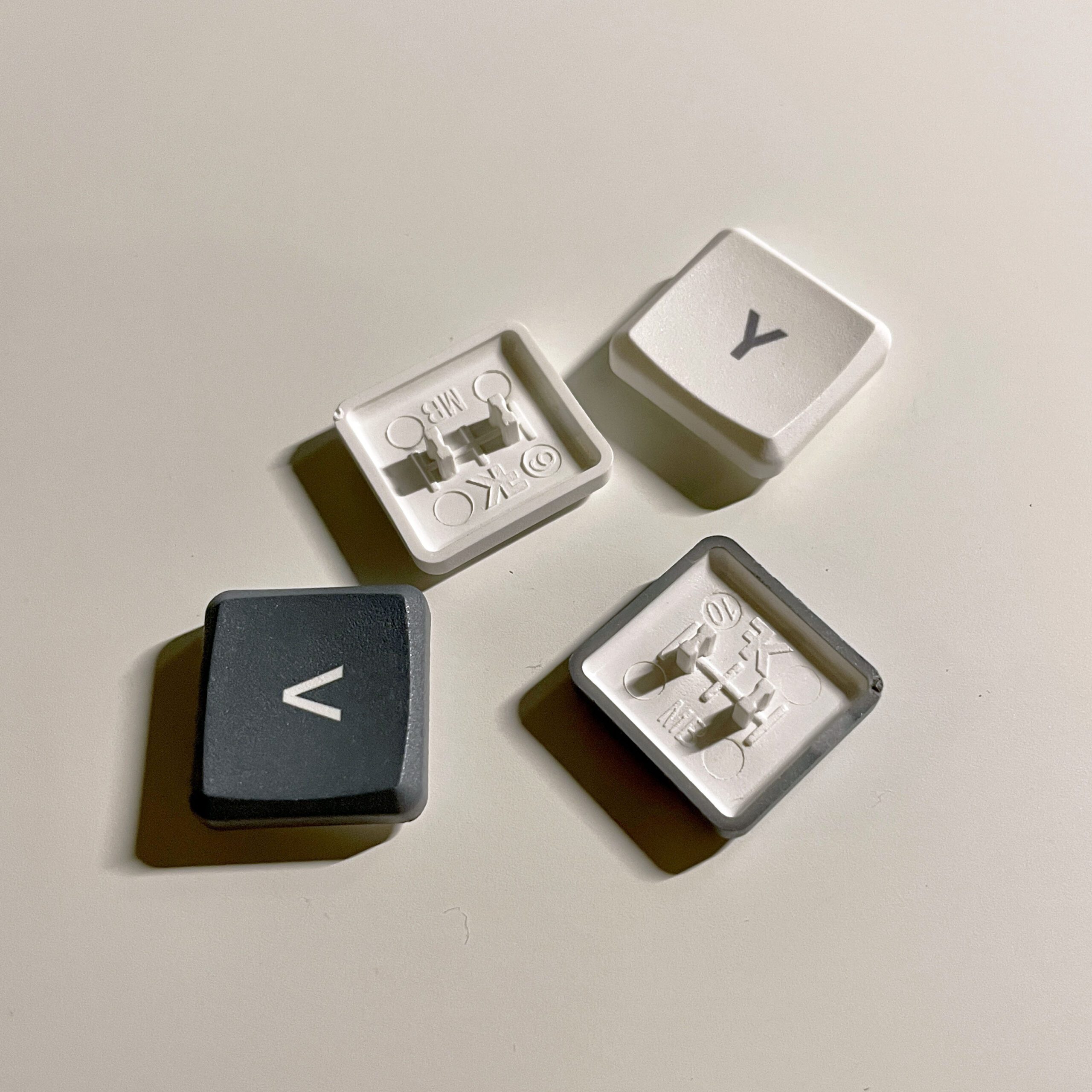 MBK Legend ‡ 40s Low Profile Choc Spacing Keycap Set with Keycap Puller